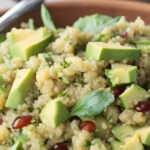 Deliciosa ensalada de quinoa con aguacate: Una opción saludable