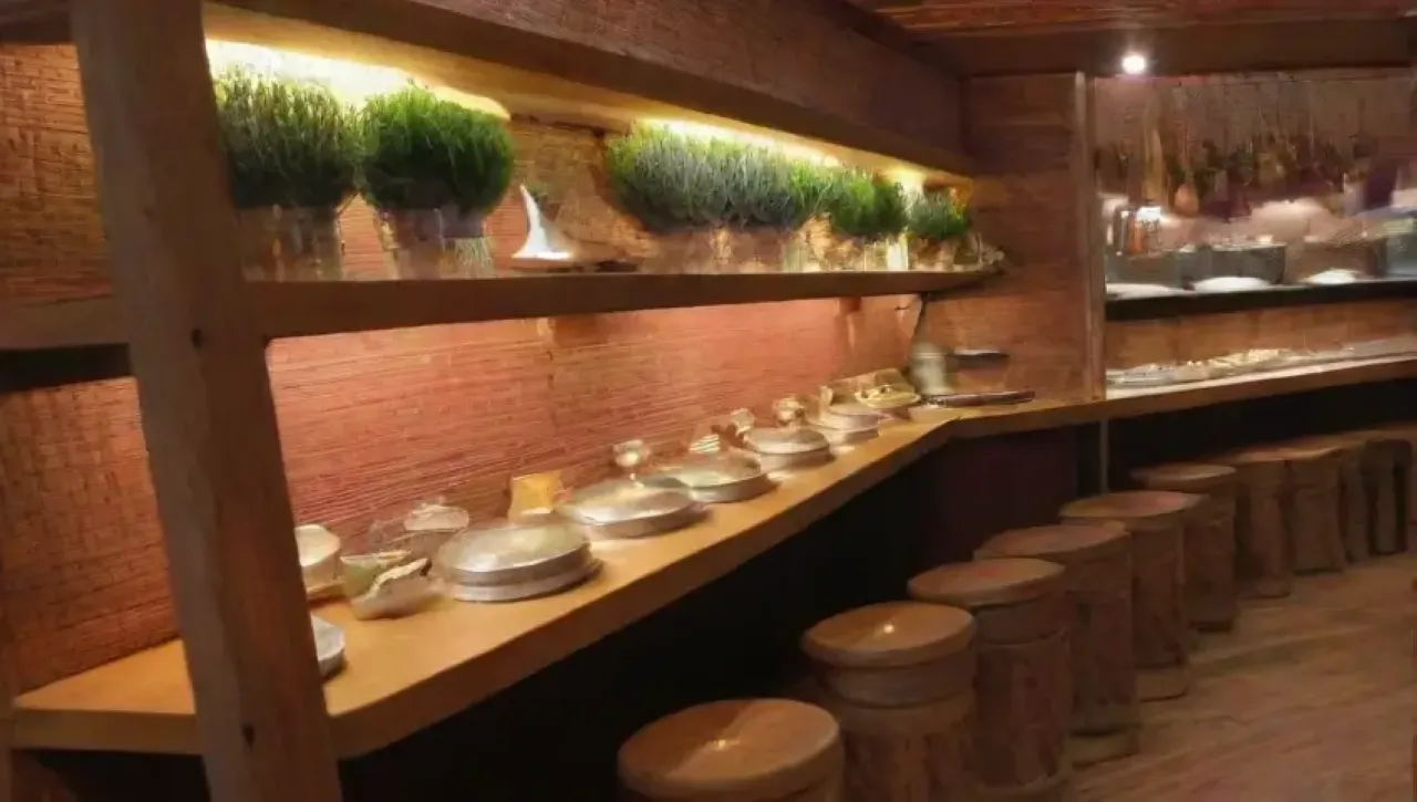 Un ambiente vibrante y acogedor con colores, texturas y aromas que evocan un mercado animado