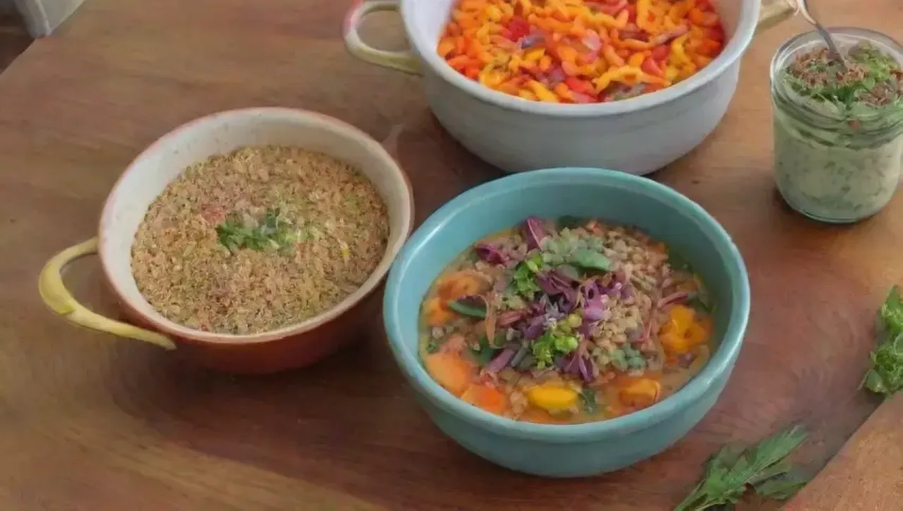 Una vibrante y acogedora fiesta culinaria llena de colores, aromas y sabores