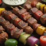 Kebabs coloridos con diversas presentaciones