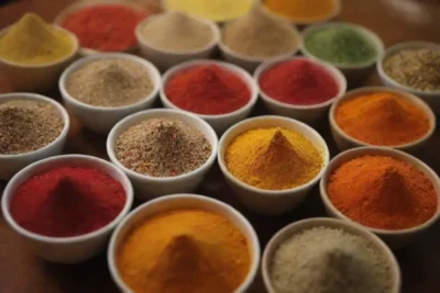 La cocina malaya combina especias coloridas