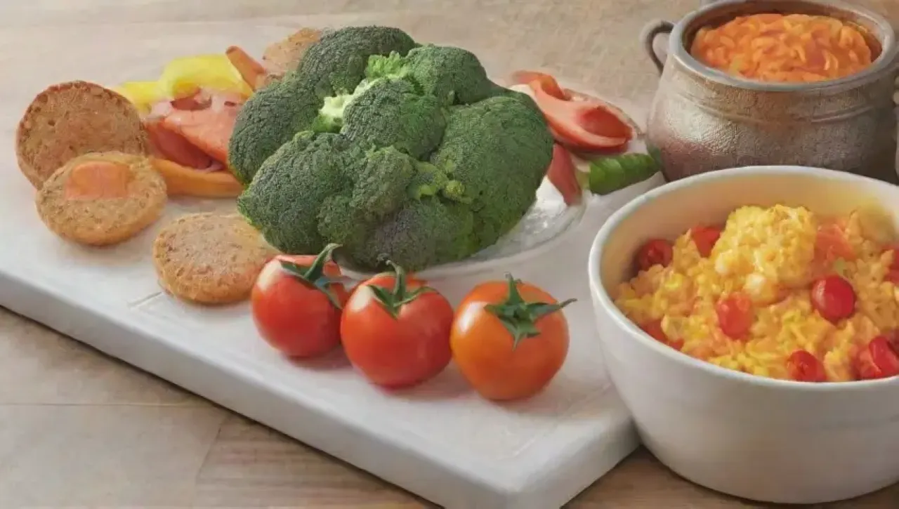 Una cocina acogedora con verduras frescas y aromas deliciosos