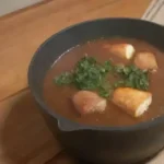 Cómo preparar una rica sopa de cebolla francesa en casa