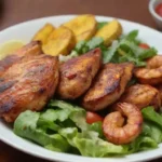 Platos coloridos con pollo a la parrilla