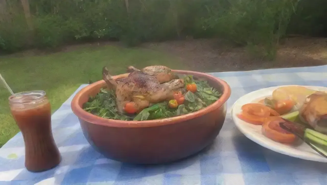 Una familia disfruta de una barbacoa en un soleado patio, rodeada de comida deliciosa y risas