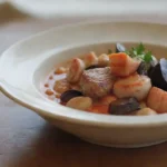 La cocina escocesa destaca por sus sabores ricos y platos únicos con ingredientes locales