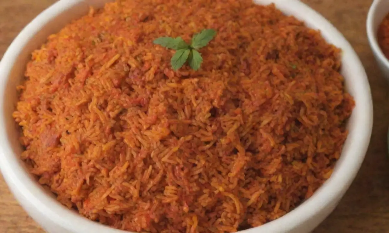 El arroz jollof es un plato popular de África Occidental, sabroso y variado, símbolo cultural y orgullo nigeriano