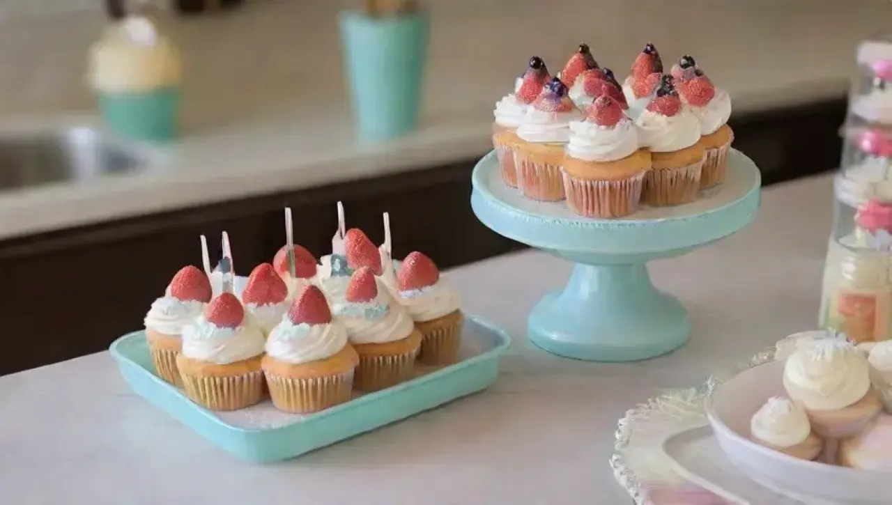 Una cocina alegre y luminosa llena de coloridos cupcakes y un ambiente acogedor