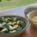 Receta fácil de omelet con alcachofas y espinacas