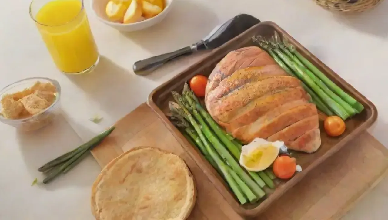 Un colorido desayuno de omelet con espárragos, pollo y tomates en un ambiente acogedor