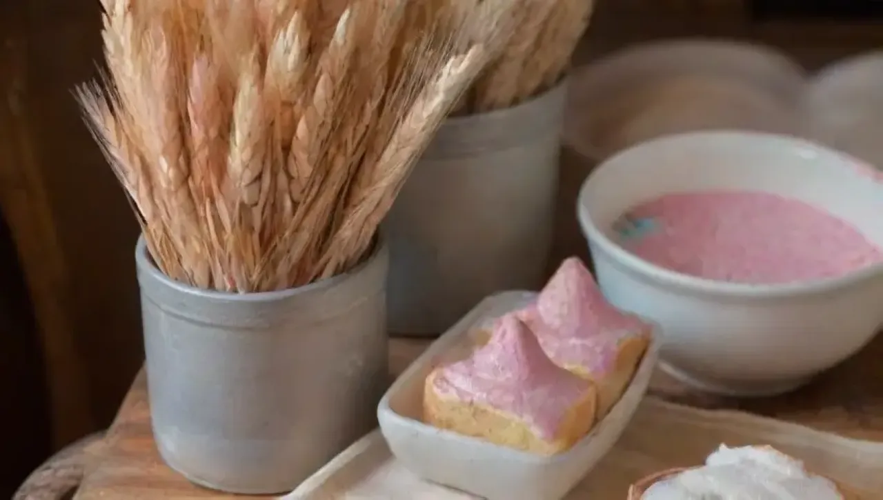 Momentos alegres de repostería en una acogedora cocina