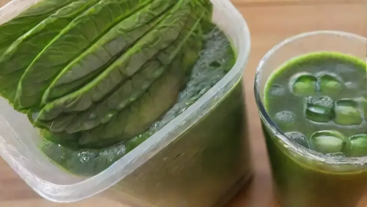 Un batido verde vibrante y saludable, lleno de frescura y vitalidad