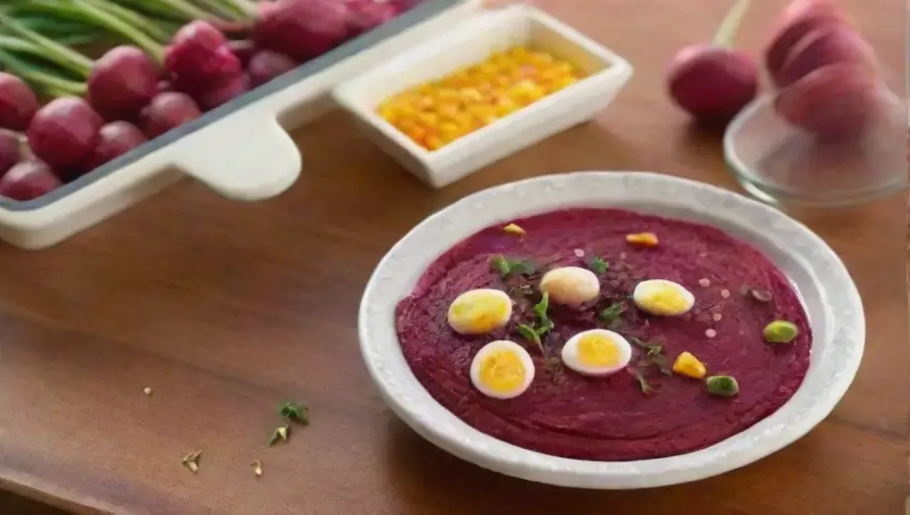 Desayuno colorido con remolacha, huevos frescos y queso en un ambiente acogedor