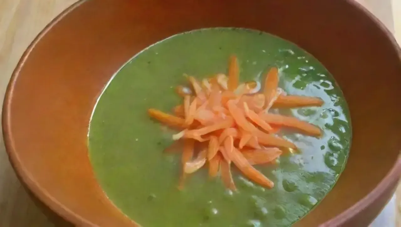 Un festín visual de ingredientes coloridos y aromas acogedores en un ambiente cálido