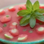Qué tal una sopa fría de sandía con hierbas frescas y limón