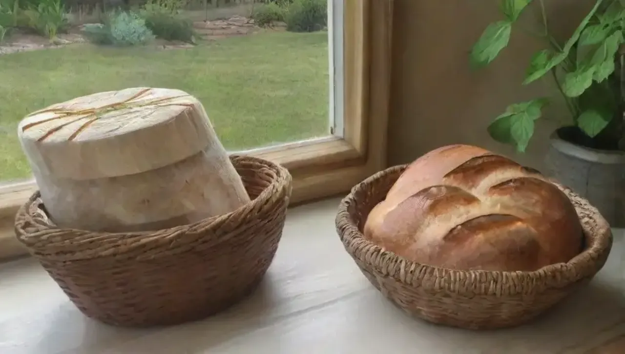 Un acogedor entorno de cocina rústica con pan recién horneado, ingredientes frescos y un ambiente cálido