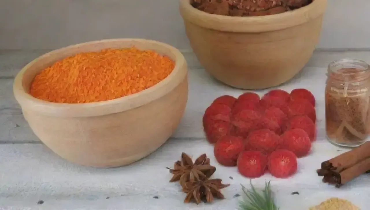 Un ambiente de cocina acogedor lleno de especias coloridas y deliciosos ingredientes