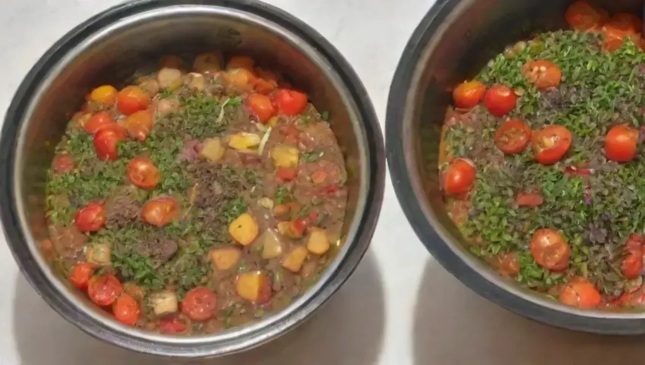 Una cocina moderna y vibrante transforma ingredientes frescos en una obra de arte culinaria