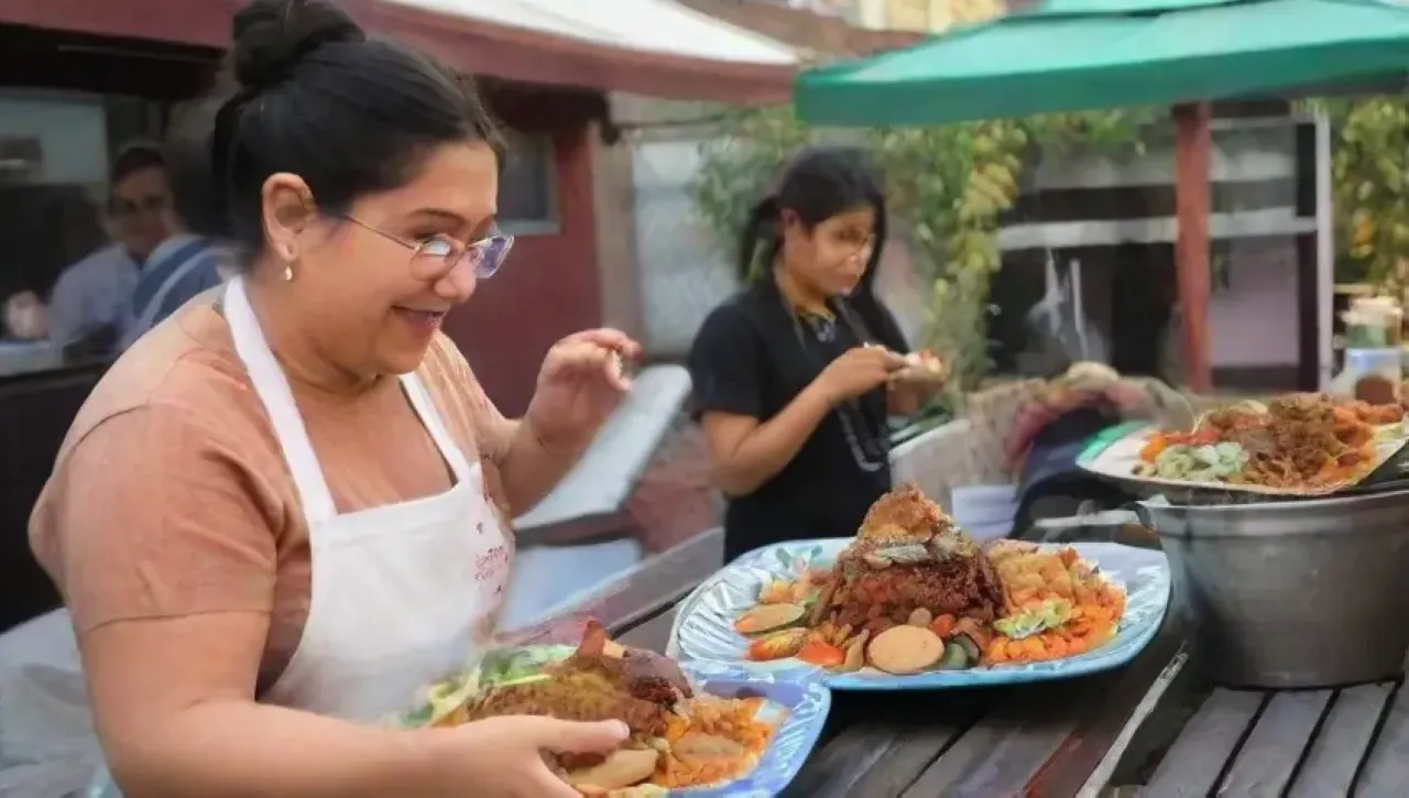 Imágenes vibrantes de comida, chefs en acción y una atmósfera culinaria animada