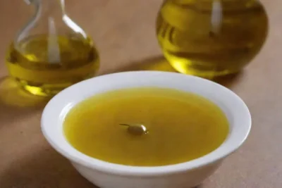 El aceite de oliva es un ingrediente versátil y saludable en la cocina griega y mediterránea