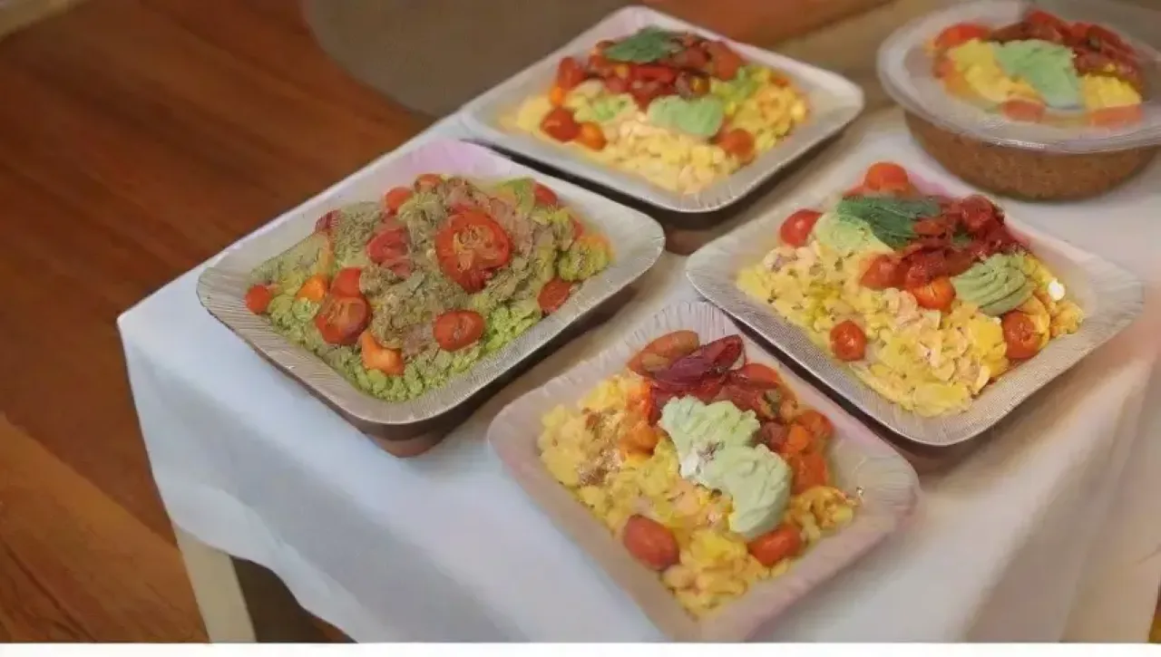 Un festín colorido y acogedor con platos vibrantes y deliciosos