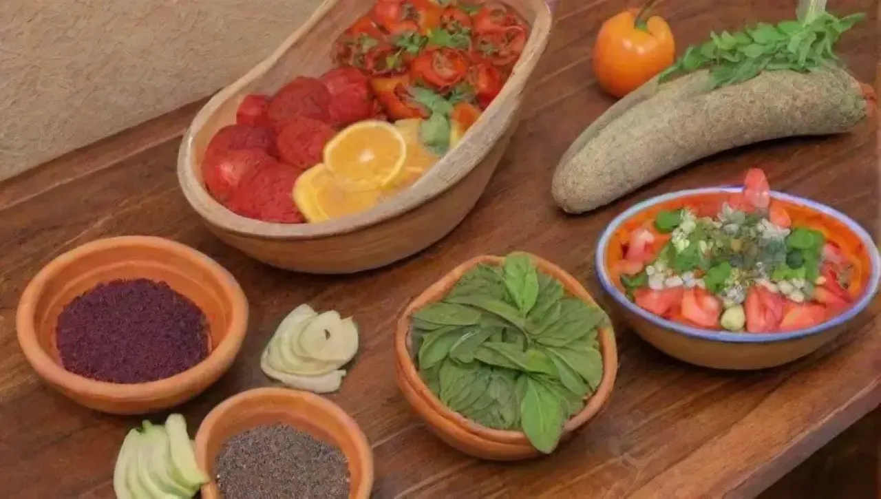Una celebración de sabores y colores en un ambiente acogedor y multicultural