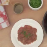 Cómo hacer unas albóndigas suecas con salsa de arándano
