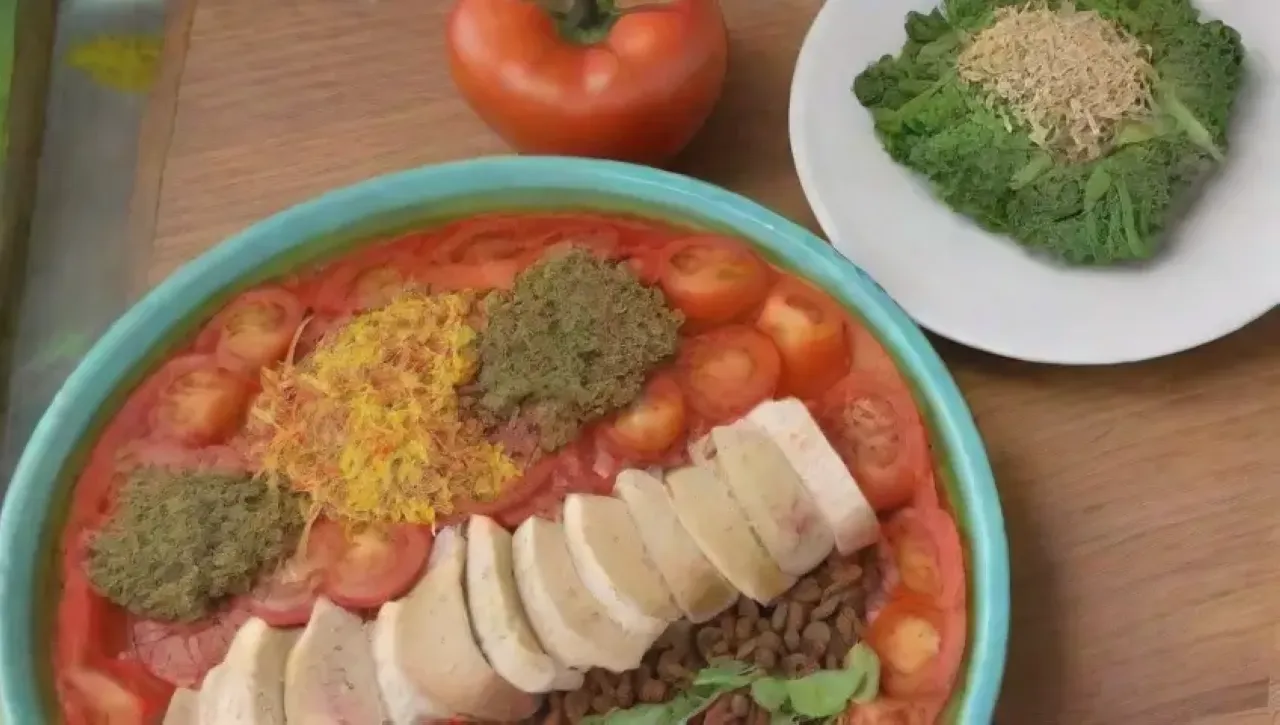 Cocina luminosa y acogedora con ingredientes frescos y coloridos dispuestos de manera atractiva