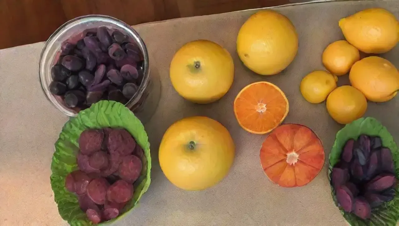 Una colorida variedad de frutas y verduras frescas en una cocina alegre