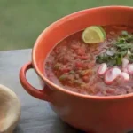 Cómo preparar un verdadero pozole rojo de México desde cero