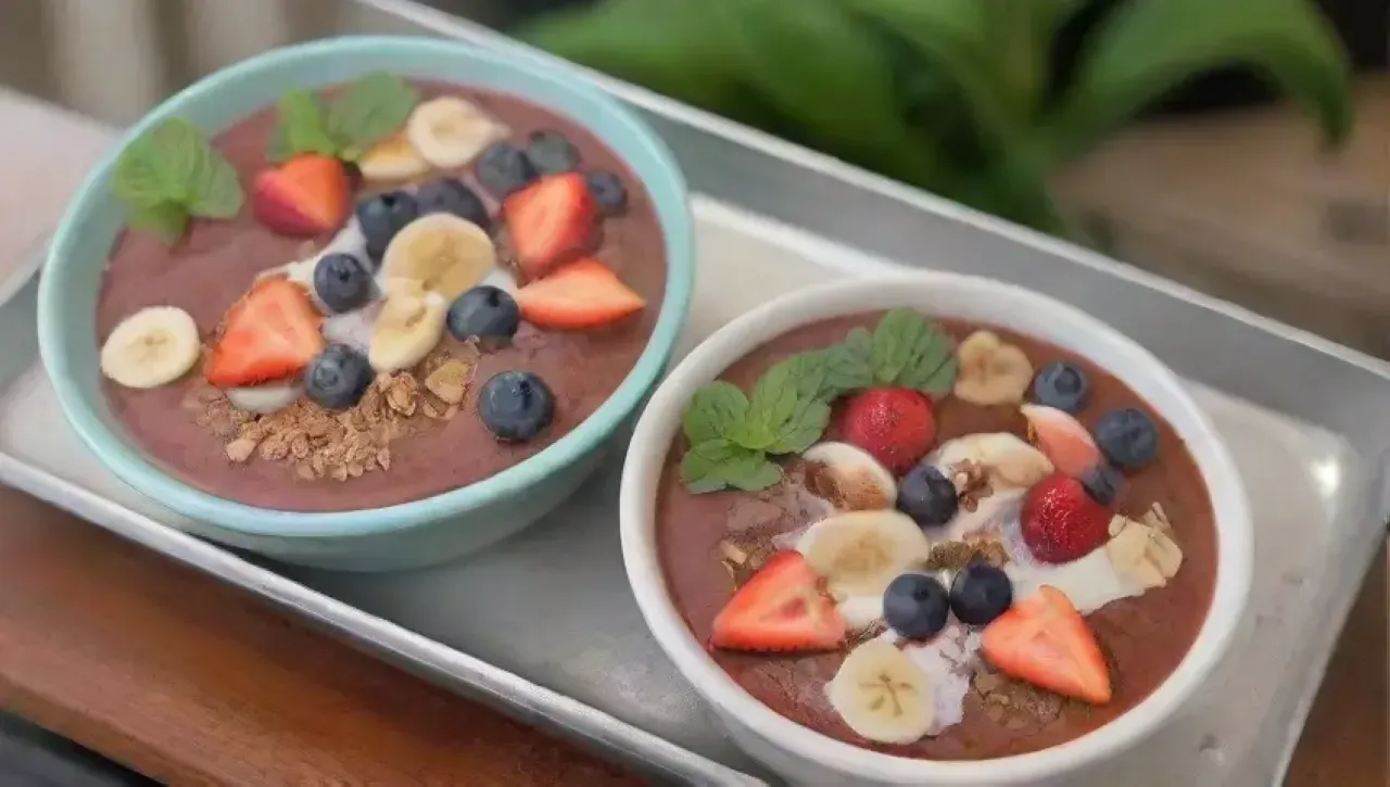 Deliciosas y coloridas frutas en un ambiente acogedor y artístico