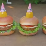 Cómo crear un menú de mini hamburguesas para una fiesta