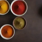 Especias coloridas y fusión de arte culinario
