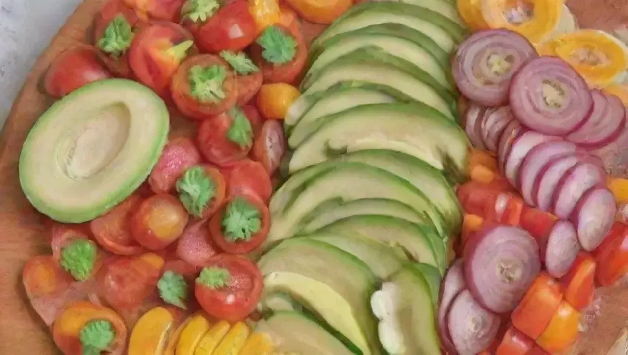Una colorida y deliciosa presentación de verduras, frutas, dips y aperitivos