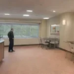 Qué rol juega la uniformidad del personal en la experiencia del cliente
