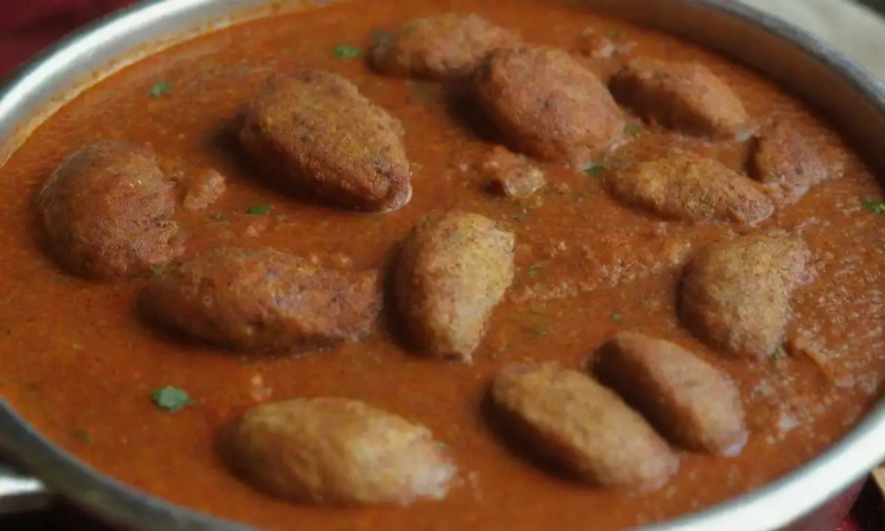 La gastronomía de Lahore destaca por sus colores vibrantes, sabores tradicionales y celebraciones culturales