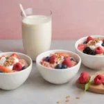 Desayuno escandinavo con opciones saludables y platos vibrantes