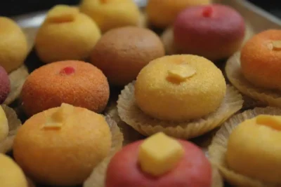 Postres filipinos con colores vibrantes y sabores dulces