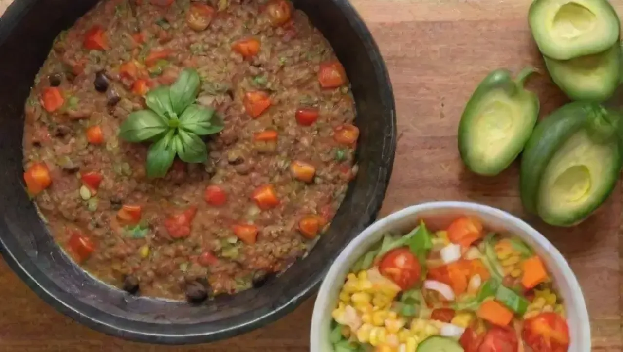 Una cena familiar colorida y saludable en un acogedor ambiente de cocina
