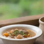 Sopa de lentejas a la botella: qué la convierte en un clásico