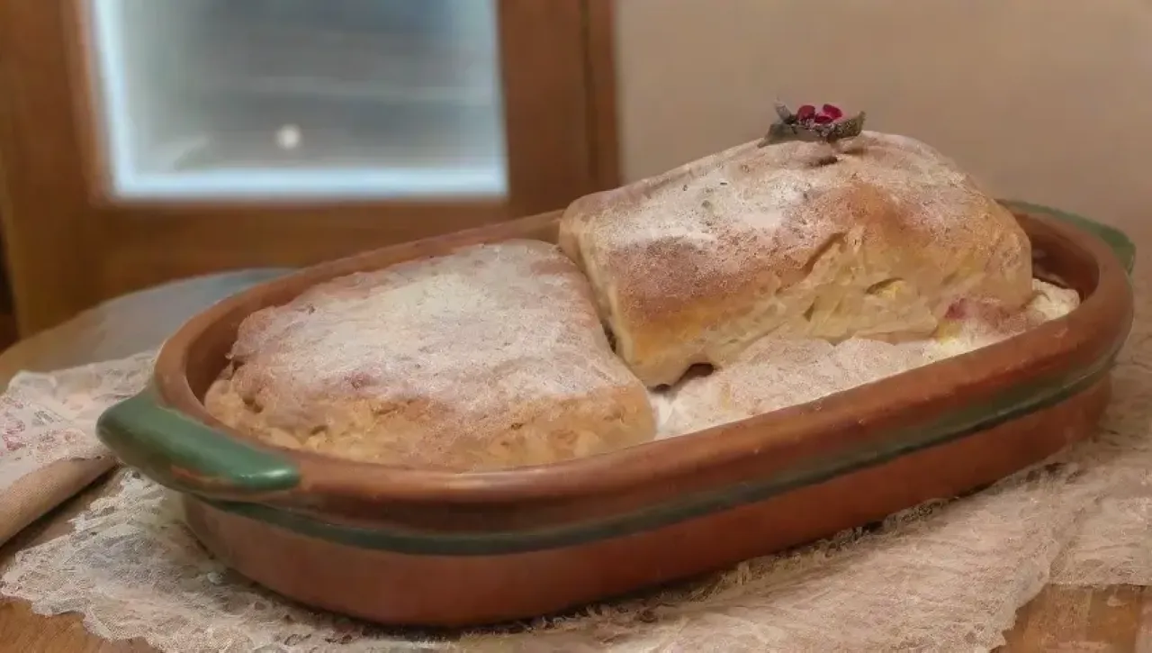 Una acogedora cocina festiva con stollen, luces brillantes y una familia feliz