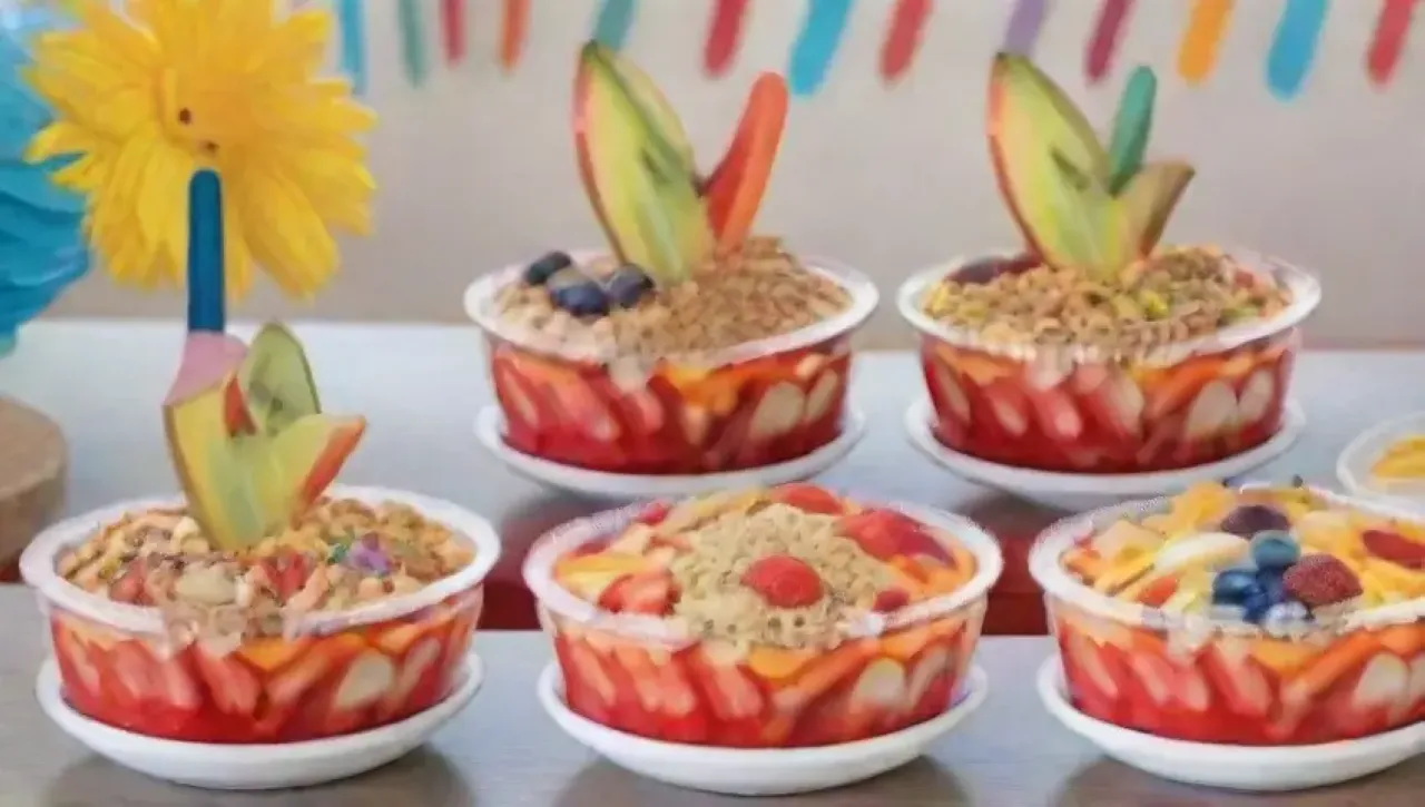 Un festín colorido y divertido de yogur y frutas para disfrutar en familia