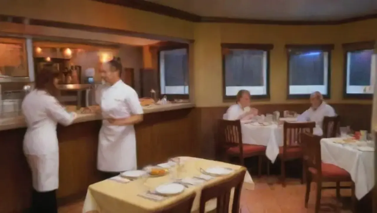 Un restaurante vibrante y acogedor con comida deliciosa, ambiente limpio y atención al detalle