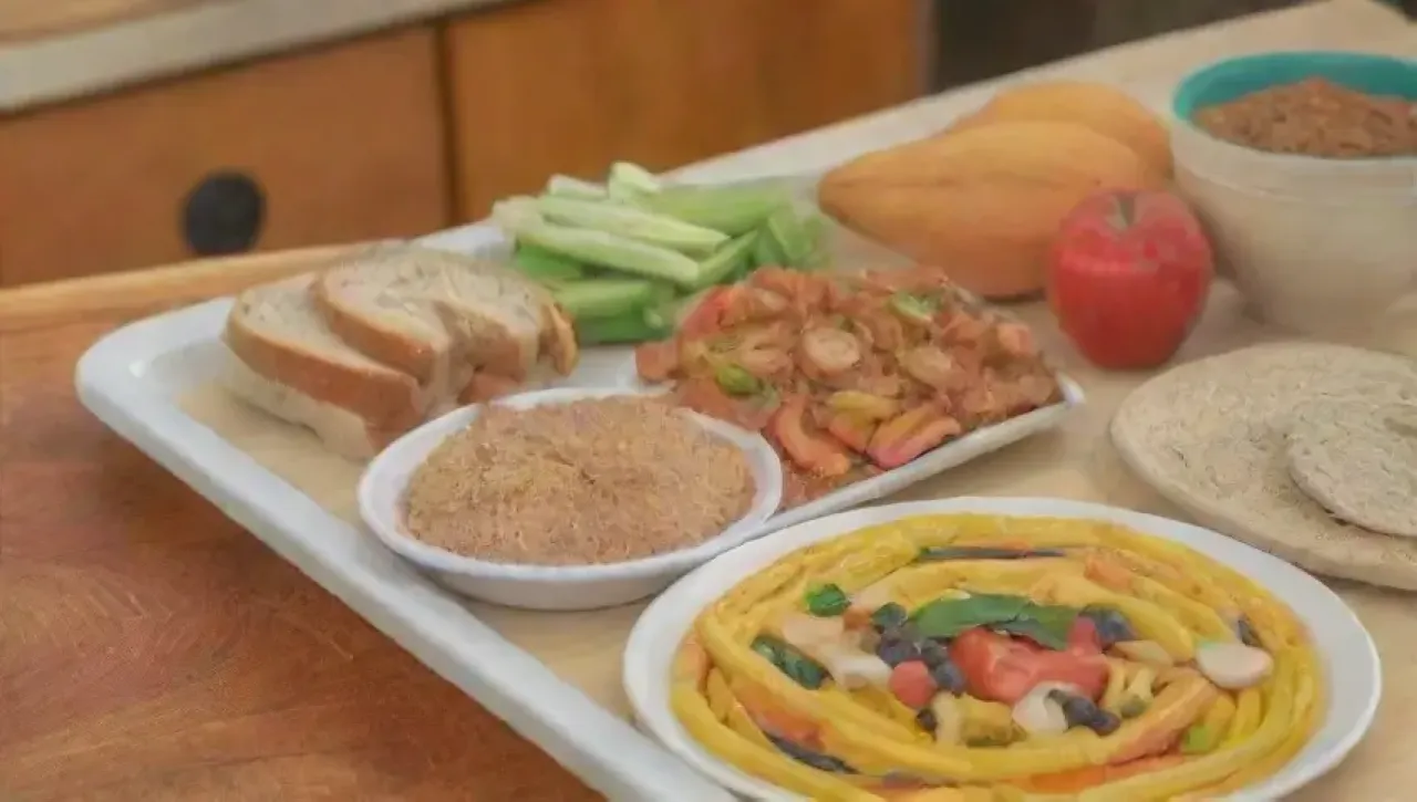 Una colorida y saludable mesa de comida familiar