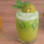 Listo para un smoothie cremoso de kiwi y piña que te sorprenderá